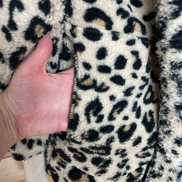 Hem & Thread One Size cheetah print teddy bear hoodie with pockets - Picture 3 of 7